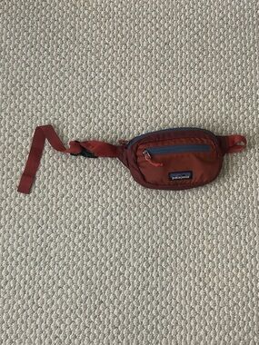 Patagonia Ultralight Black Hole Mini Hip Pack Belt Bag Rust Orange